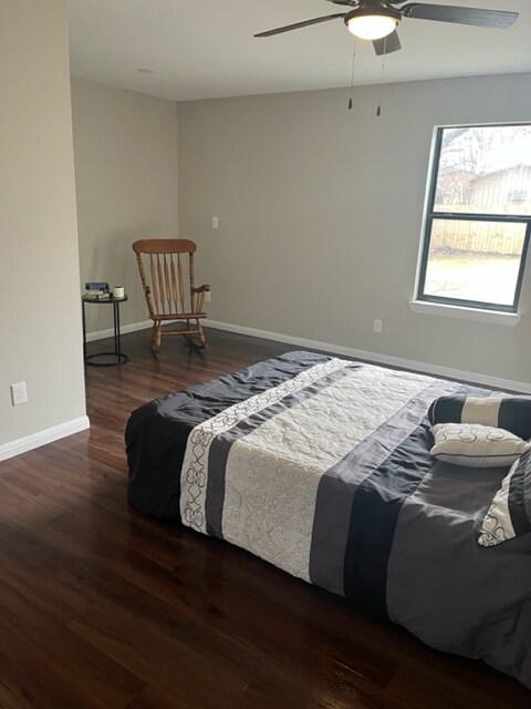 Master bedroom & study - 2626 W Ashby Plz