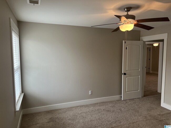 Building Photo - 5849 Longview Ln