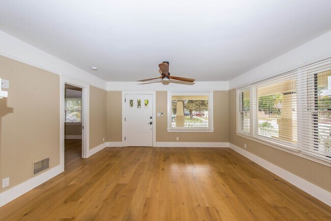 Building Photo - 306 N Shaffer St