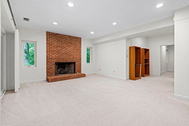 Building Photo - 7926 Long Ridge Ct