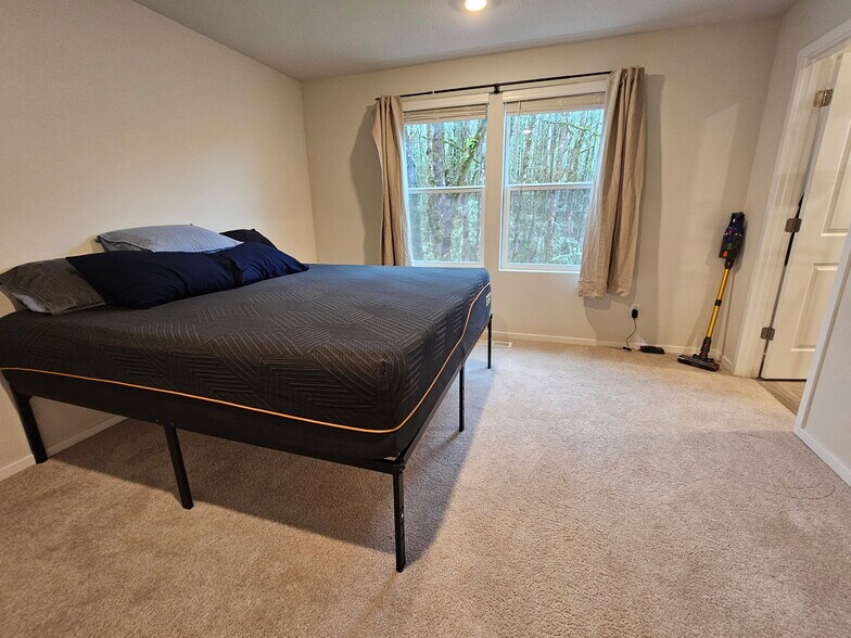 Building Photo - 1403 SW 5th St