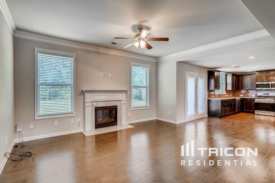 Building Photo - 2737 Cove View Ct SE