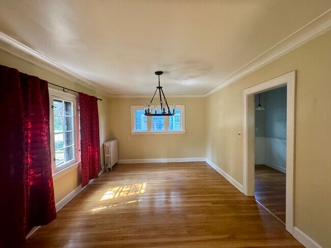 Building Photo - 3403 Dellwood Rd