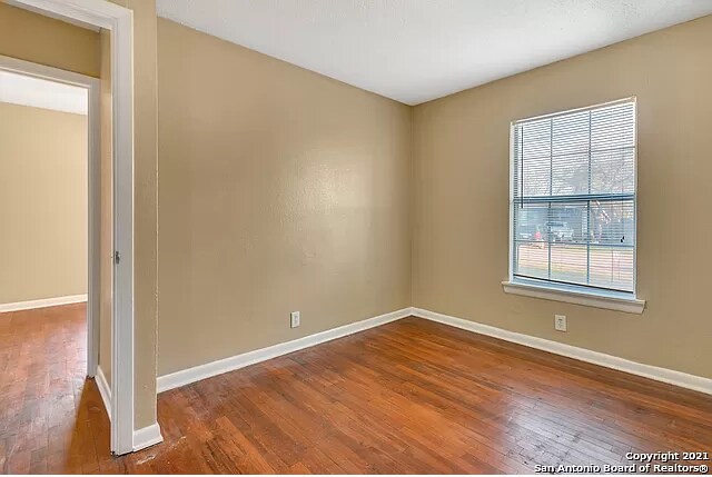 Building Photo - 215 Legion Dr W