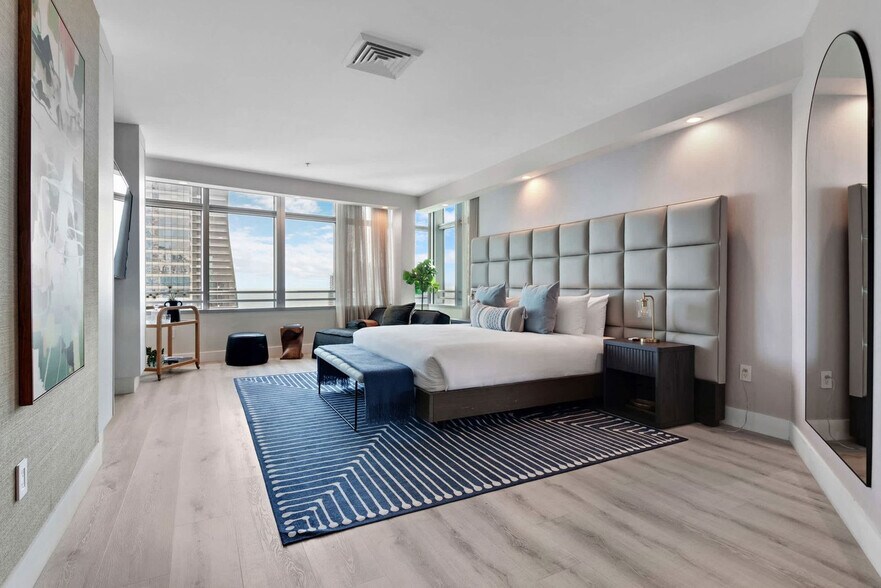 Building Photo - 1395 Brickell Ave