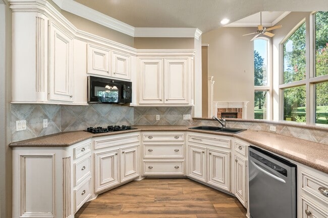 Building Photo - 3062 Lake Island Dr