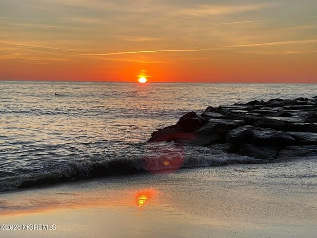 Building Photo - 211 Lareine Ave