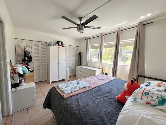 Building Photo - 270 Layne Blvd