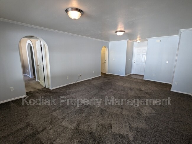 Building Photo - 978 York Dr