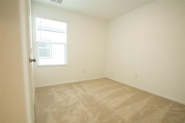 Building Photo - 42 Trinity Cir