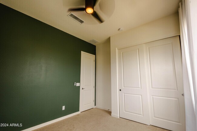 Building Photo - 5808 S 101st Way