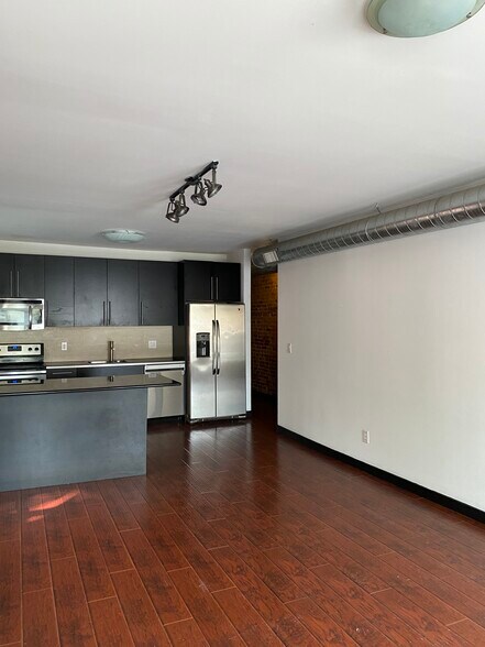 Building Photo - 874 Oak St