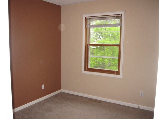 Building Photo - 2213 Namekagon St