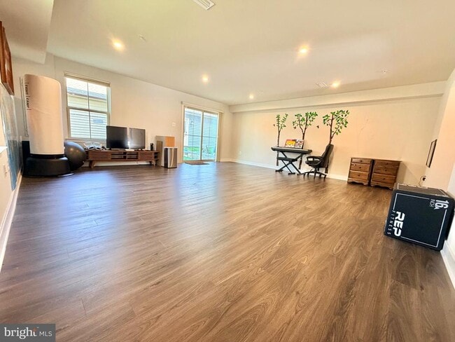 Building Photo - 8627 Satinwood Dr