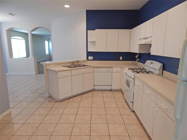 Building Photo - 5925 Sandhill Ridge Dr
