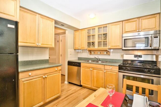 Building Photo - 5200 Carriage Way Dr