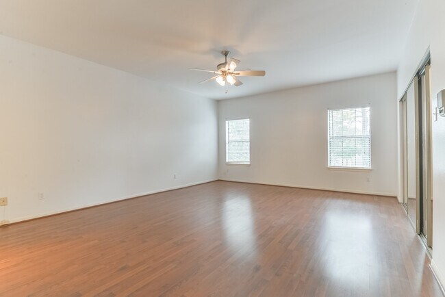 Building Photo - 3126 Holly Hall St