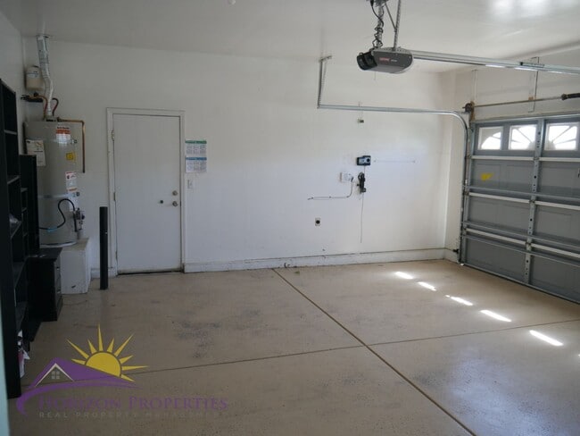 Building Photo - Bright Open 2 Bed 2 Bath 1,043 Sq Ft Antelope home