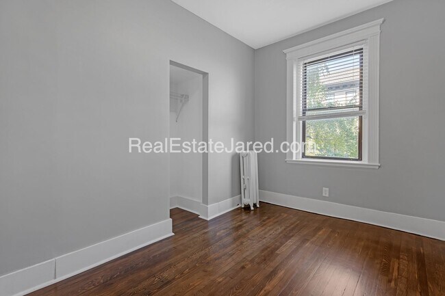 Building Photo - amazing 4 Bed 2 Bath available 9/1/26