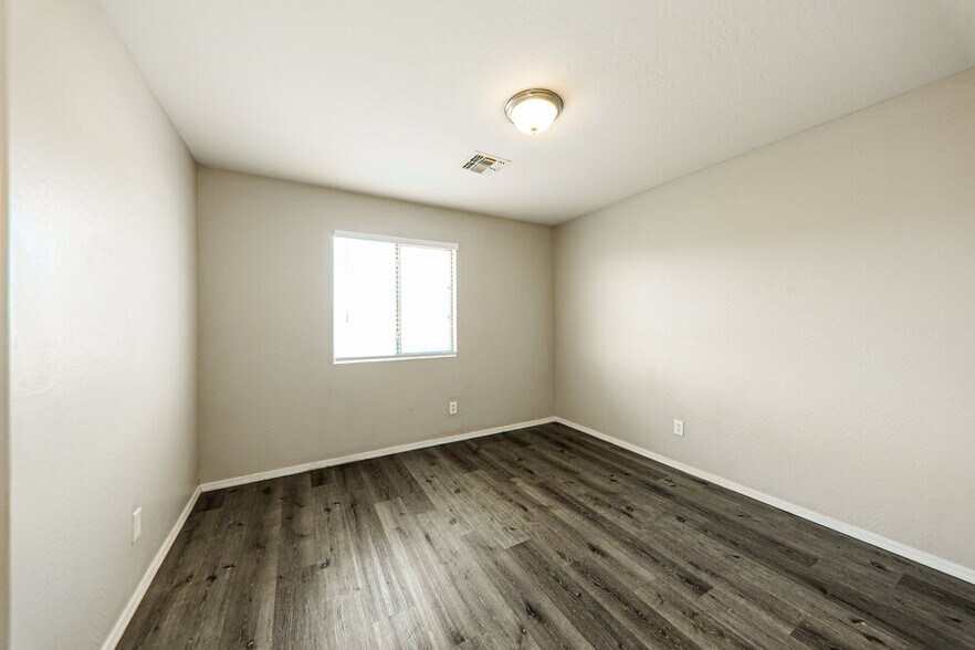 Building Photo - 8613 W Cordes Rd