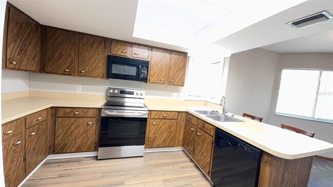 Building Photo - 2 Pine Hurst Ln