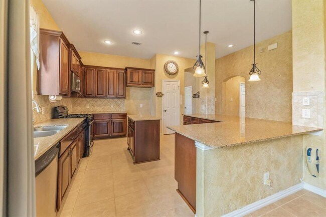 Building Photo - 18419 Willow Oak Bend Dr