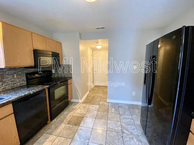 Building Photo - 112 Gazebo Dr
