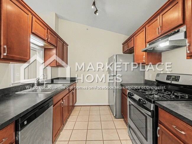 Building Photo - 2804 Riversedge Dr