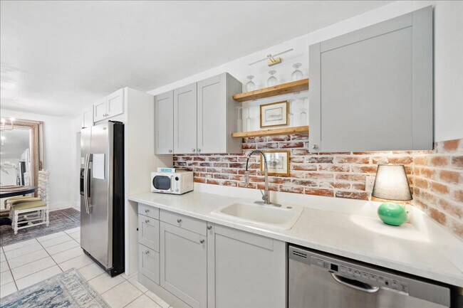 Building Photo - 171 Salmon Dr NE