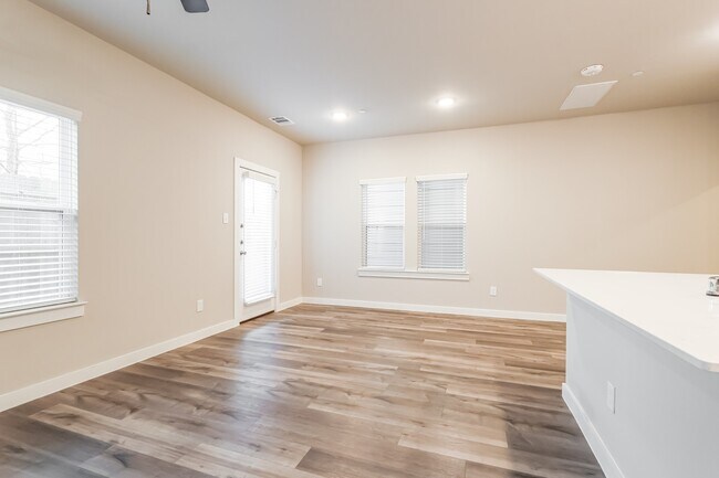 Building Photo - 337 N Centro Cir