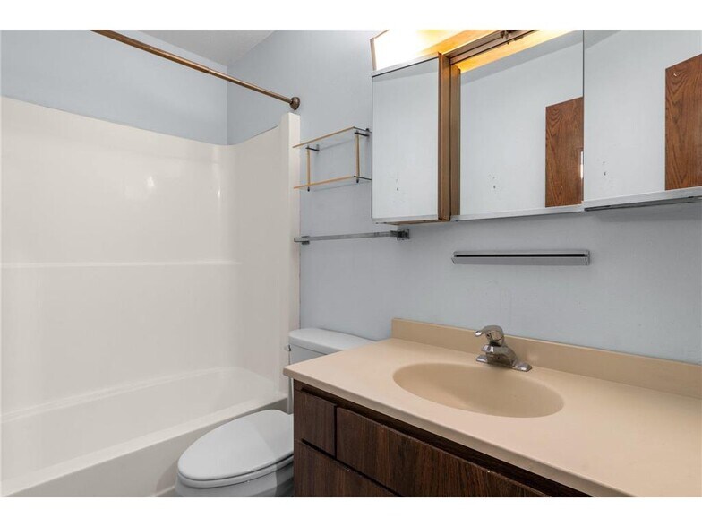 Building Photo - 4101 Parklawn Ave