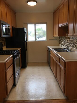 Kitchen - 122 S Buena Vista St