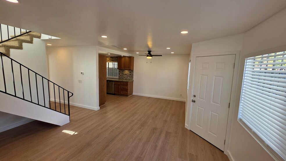 Building Photo - 210 S Paulsen