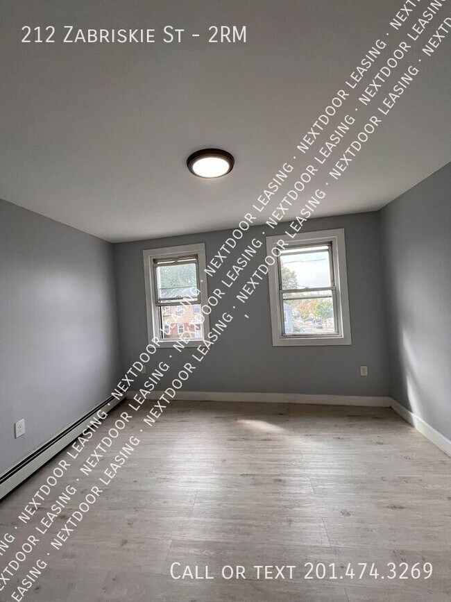 Building Photo - 212 Zabriskie St