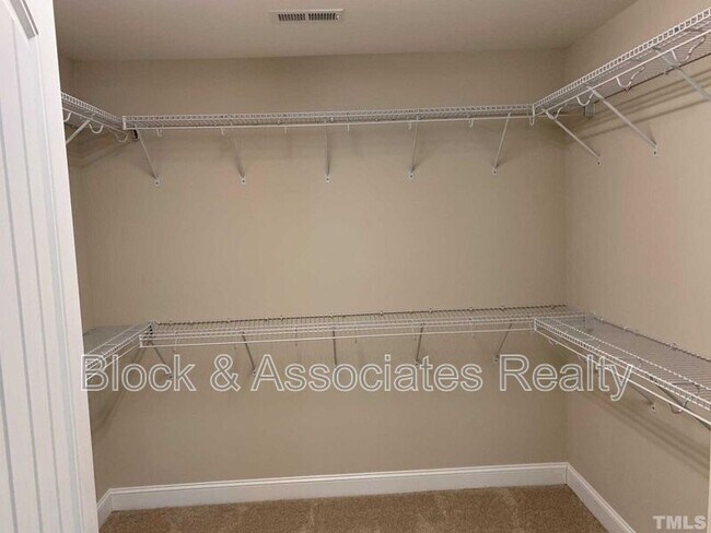 Building Photo - 1531 Glenwater Dr