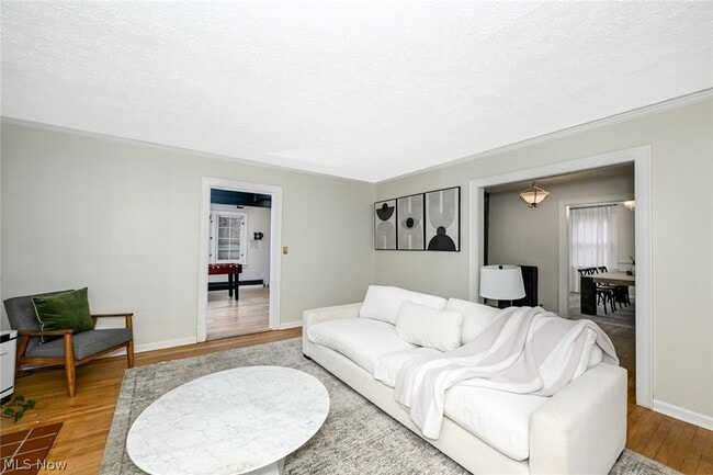 Building Photo - 2927 Huntington Rd