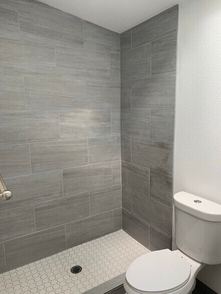 Building Photo - 4950 SW 45th Ave