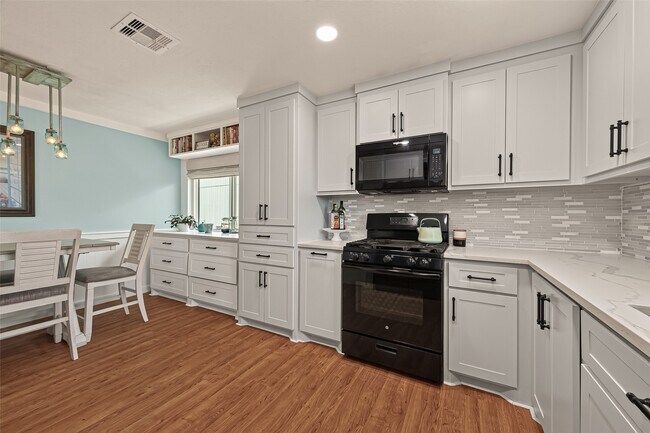 Building Photo - 674 Warsaw Dr