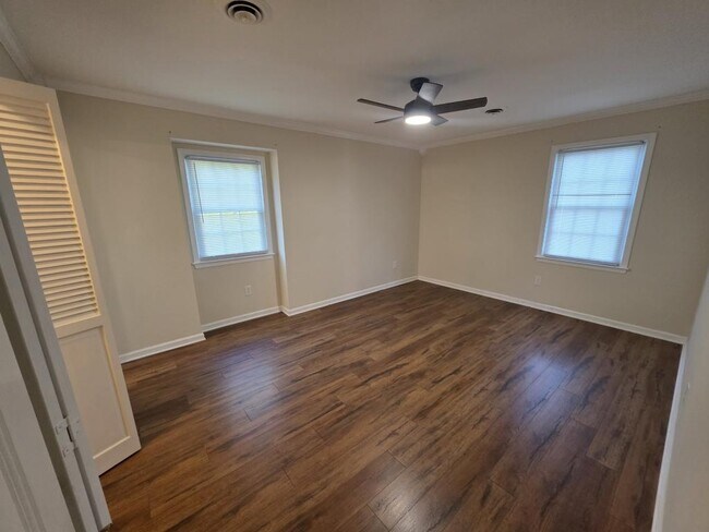 Building Photo - 212 Stratford Dr