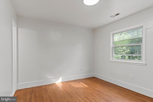 Building Photo - 3709 Forestdale Ave