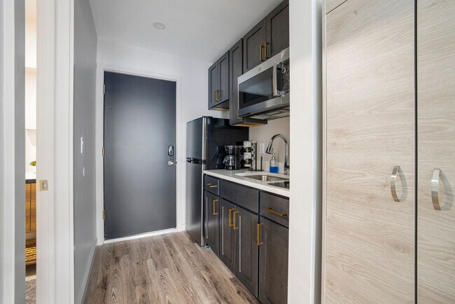 Building Photo - 89 Cottage St