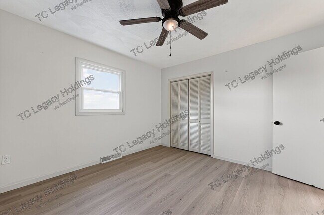 Building Photo - 320 Diamond Ave