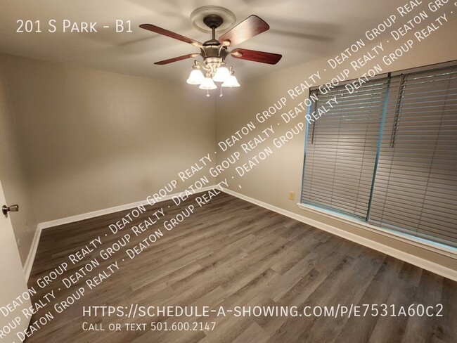 Building Photo - Welcome Home to Barton Oaks Apartments B1 ...