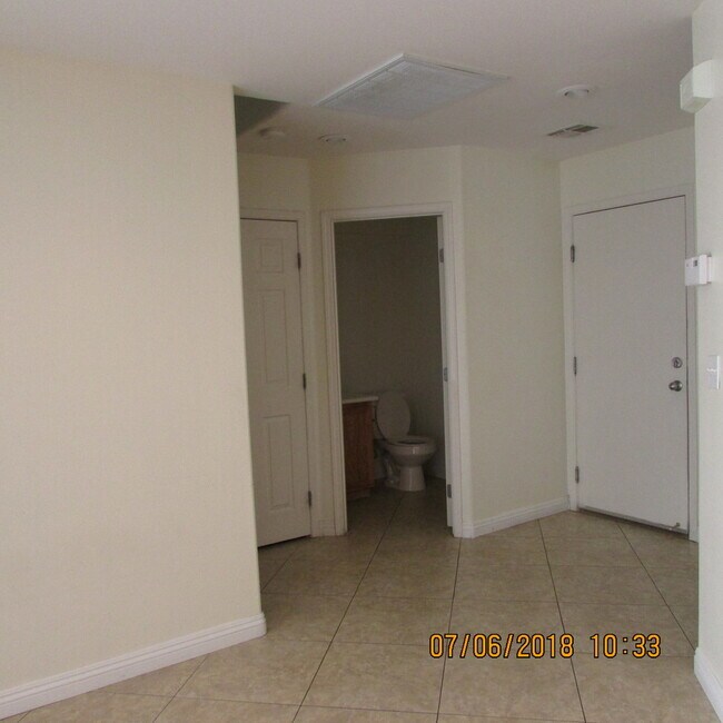 Building Photo - Adorable 2 Story Home!