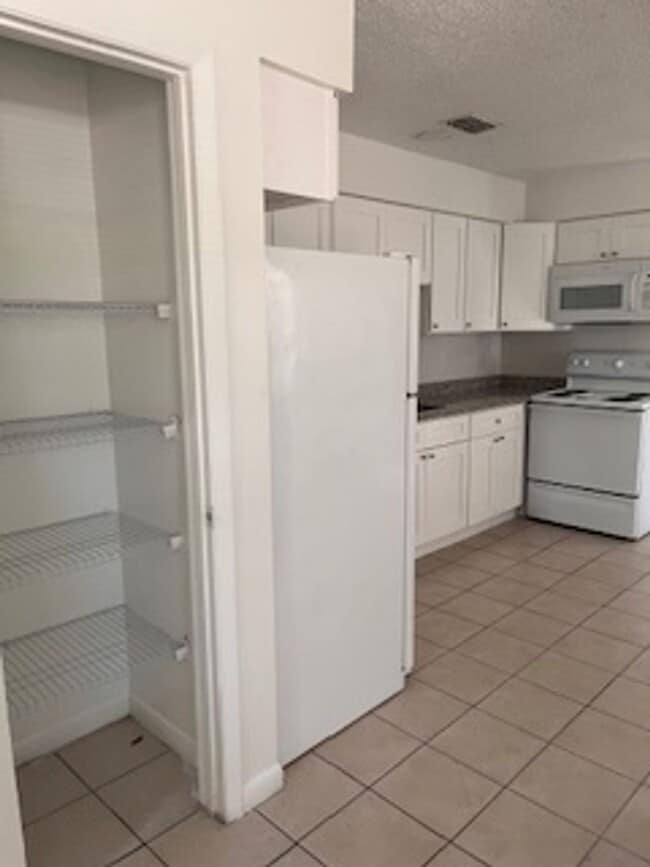 Building Photo - 1205 W Granfield Ave