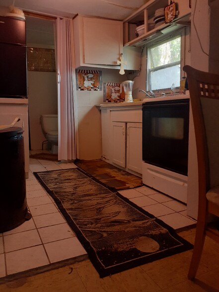 Building Photo - 5728 4th St