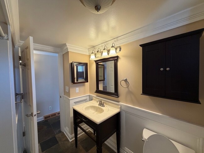 Building Photo - 11614 Algonquin Rd