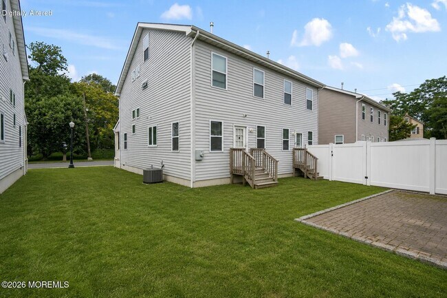 Building Photo - 1508 Heck Ave
