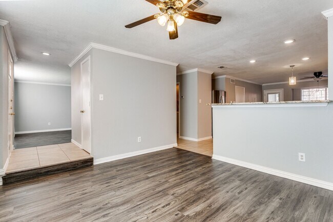 Building Photo - 1728 Creekpoint-