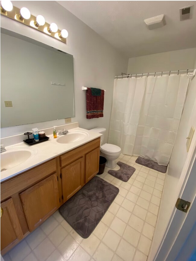 Building Photo - 5731 Blackley Ln